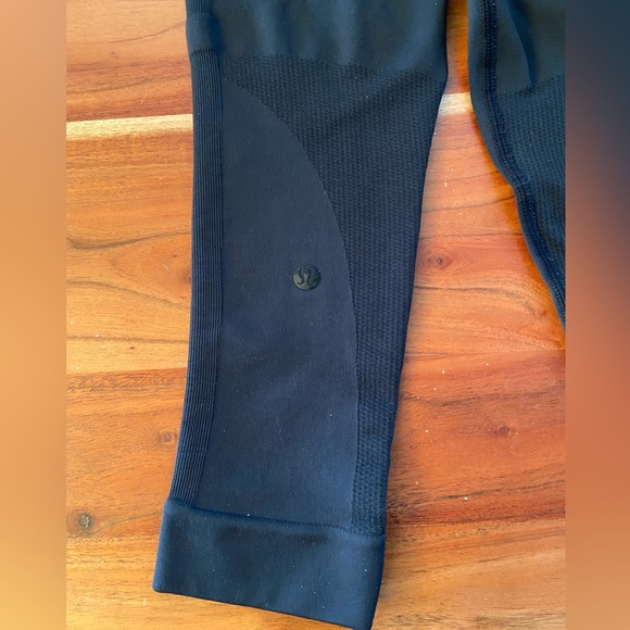 Lululemon High Rise Crop Legging - Picture 3 of 4
